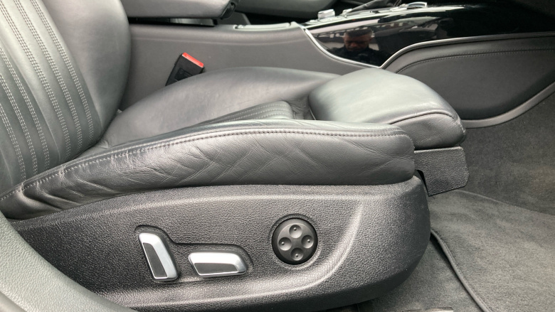 Audi A6 2.0 TDI Ultra Black Edition 5dr S Tronic Diesel Estate